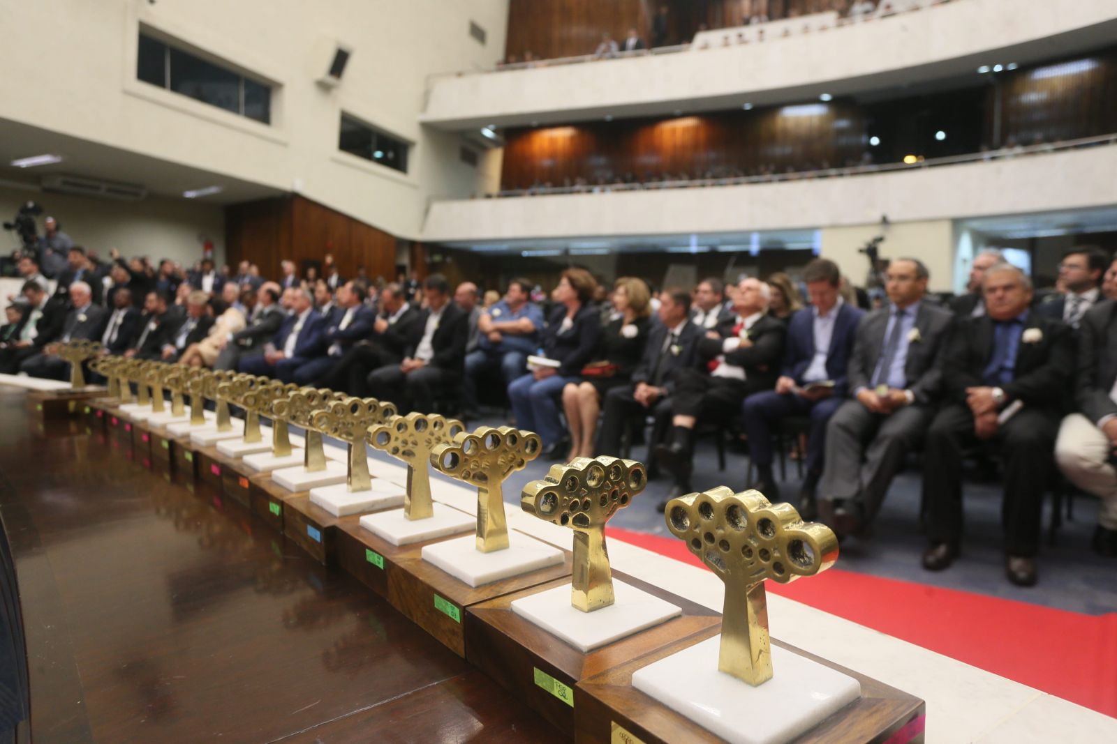 Troféus do Prêmio Gestor Público Paraná │ Fotografia: Orlando Kissner/Alep