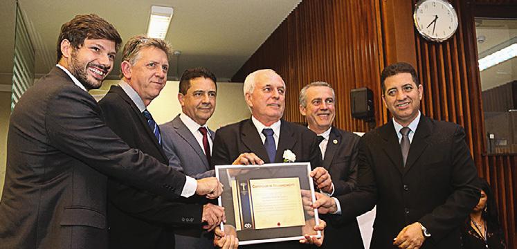 Prefeito de Nova Esperança, Moacir Olivatti, recebe o Certificado de Reconhecimento pelo Soluções Sustentáveis na Gestão de Resíduos Sólidos