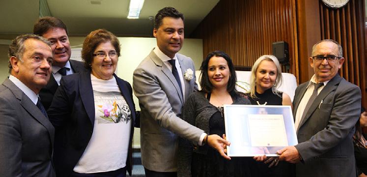 Prefeito de Ponta Grossa, Marcelo Rangel, recebe o Certificado de Reconhecimento pelo Samu/Escola: Educar para Mudar
