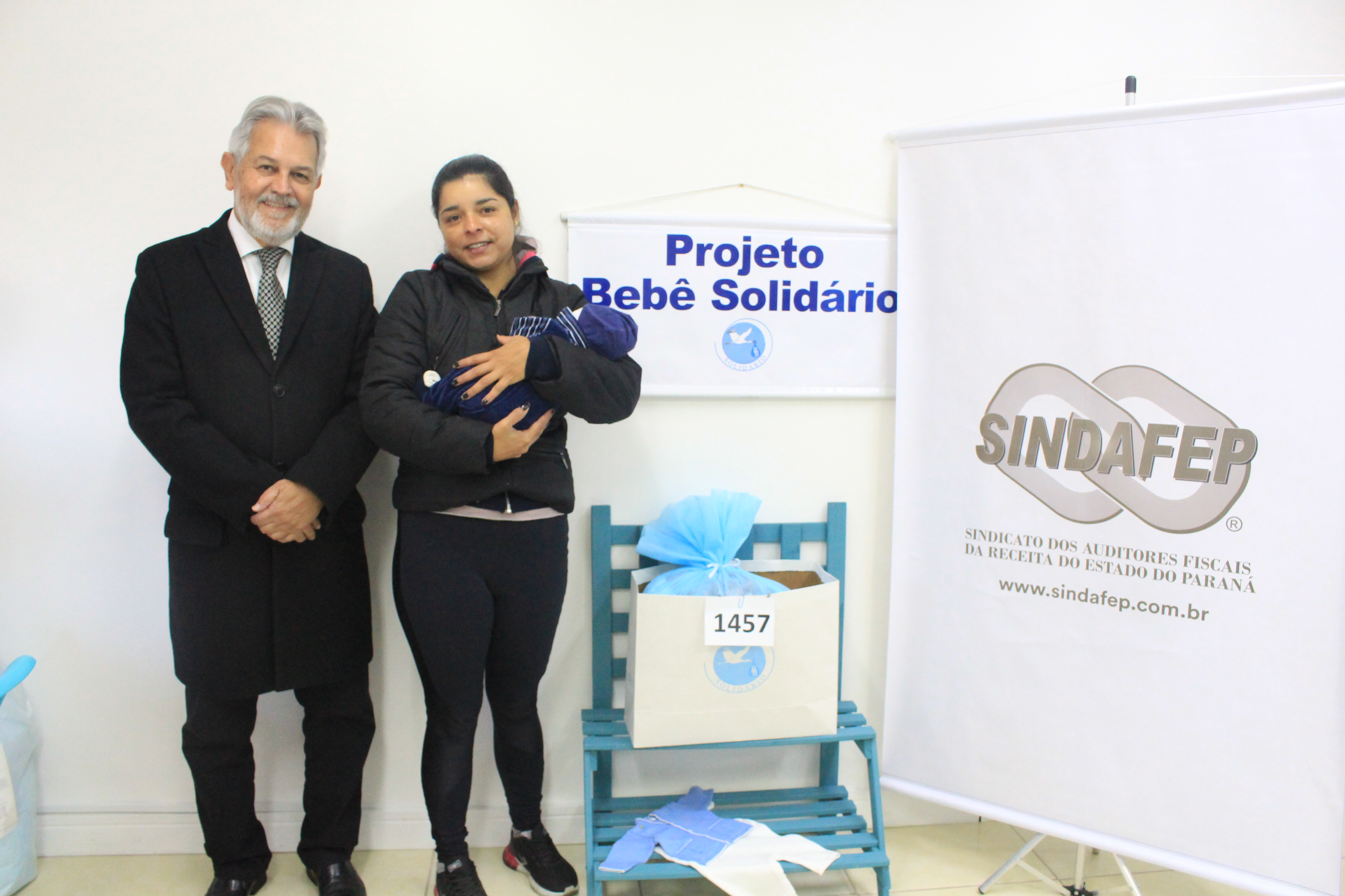 Bebê Solidário realiza entrega de enxovais do mês de junho