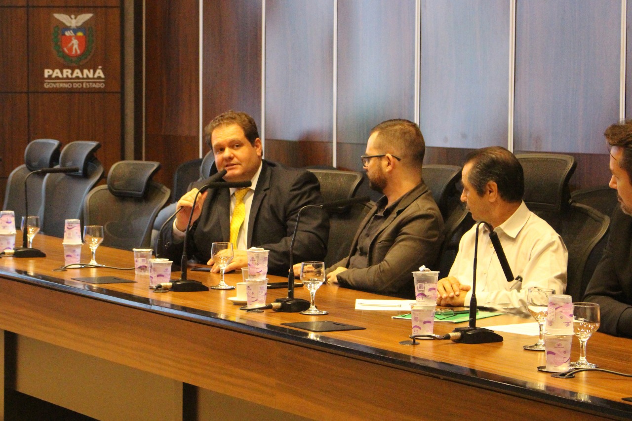 Realizada no Palácio Iguaçu primeira reunião que discute reajuste dos servidores 