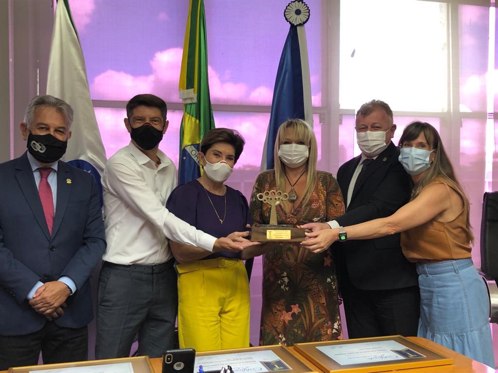 Presidente do Sindafep entrega troféu do PGP-PR a Ponta Grossa