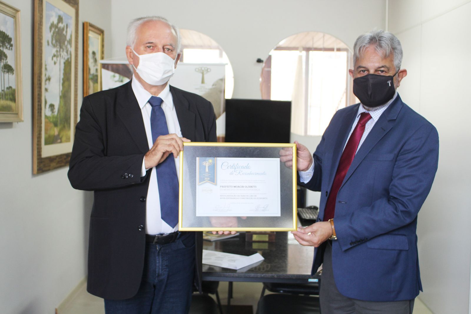 Prefeito de Nova Esperança, Moacir Olivatti, foi contemplado com o Certificado de Reconhecimento pelo projeto de Regularização da Taxa de Lixo