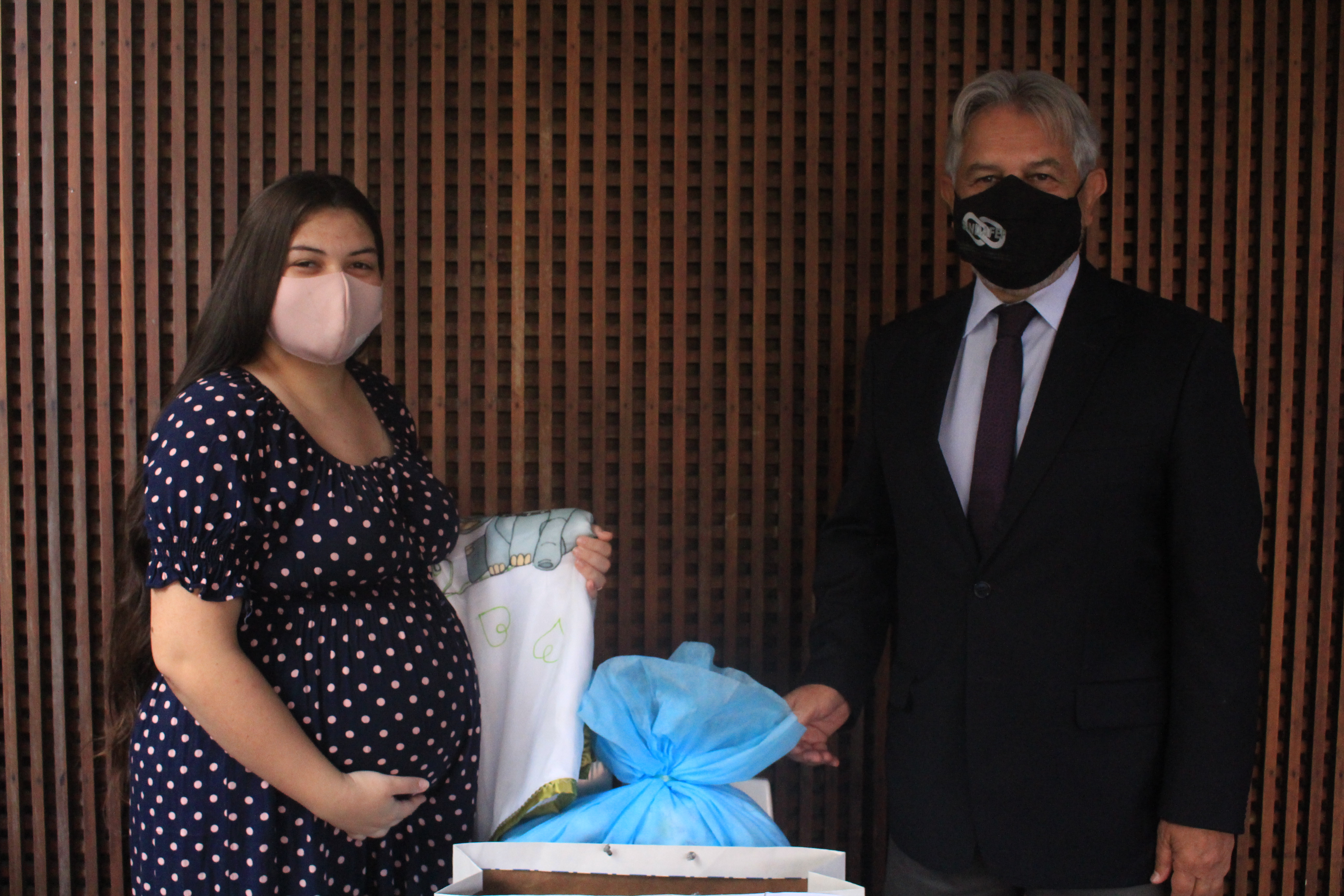 Bebê Solidário realiza entrega de enxovais para grávidas e mães de recém-nascidos
